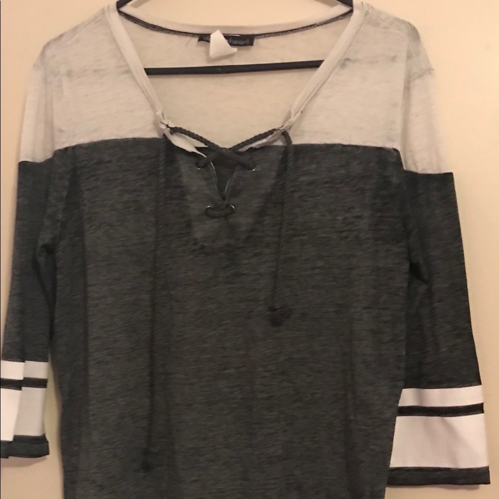 No Boundaries gray tee